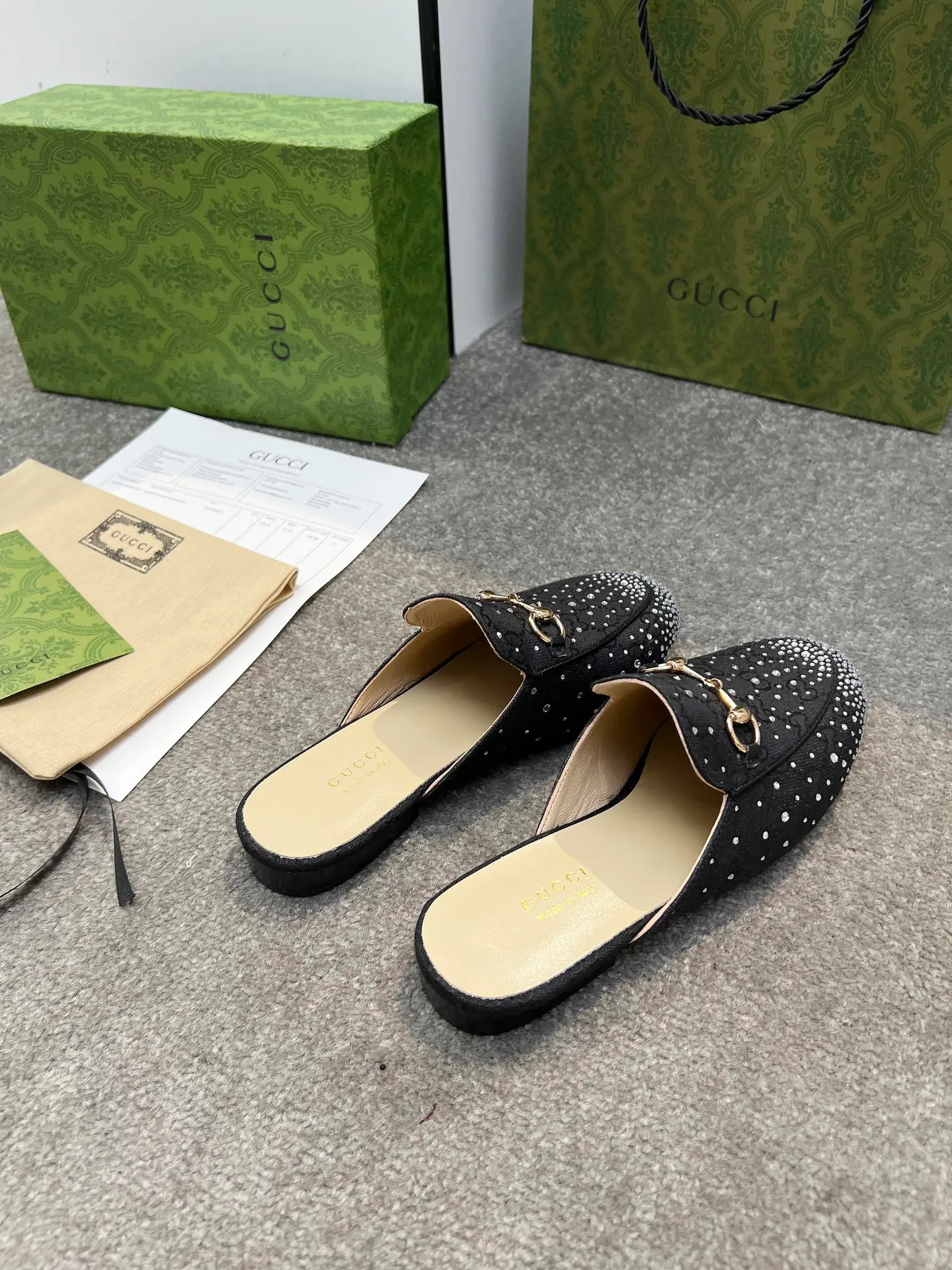 👟👟Ex-factory price 380👟👟 Genuine leather sole +50 Original quality guccisummer's latest limited edition slippers, top quality, purchased genuine development original special hot diamond process classic double G presbyopic inner sheepskin with Italian original board material and craftsmanship are the same as the original! Code number: 35-42,